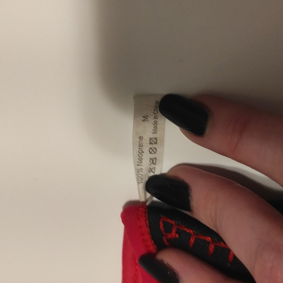 3/$25 Medium Coral Neoprene Underwire Bikini Set - brand unknown, like triangl - Picture 7 of 9